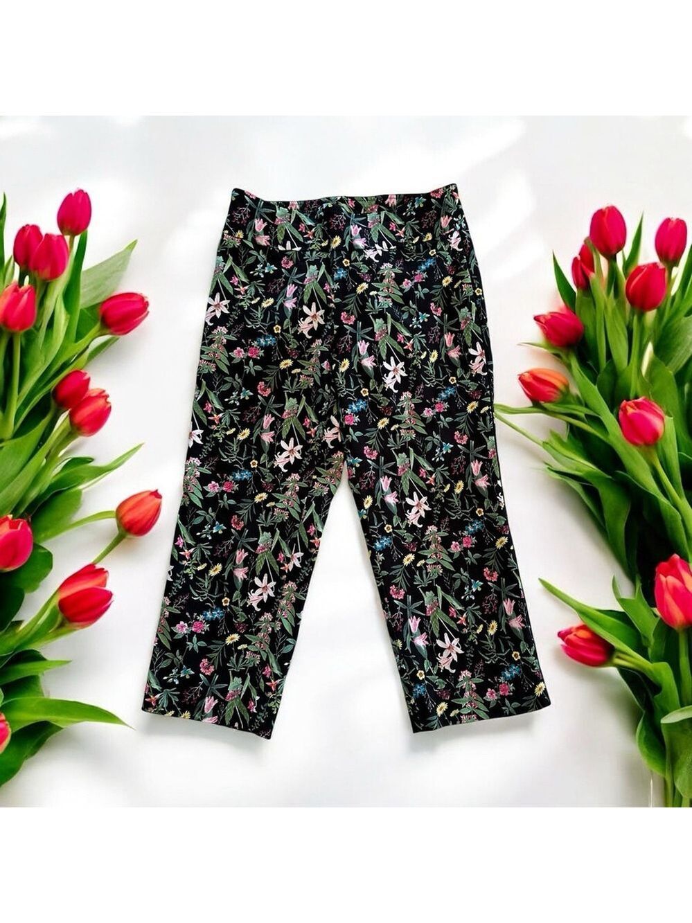Roz & Ali Capri Pants Womens Size 6 Navy Black with Vibrant Color Floral Pattern